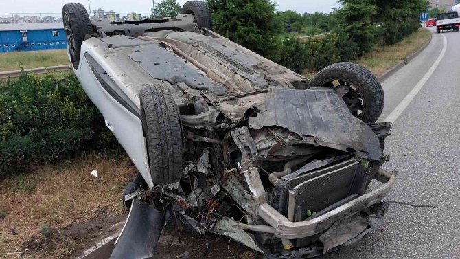 Samsun’da Otomobil Takla Attı: 2 Yaralı