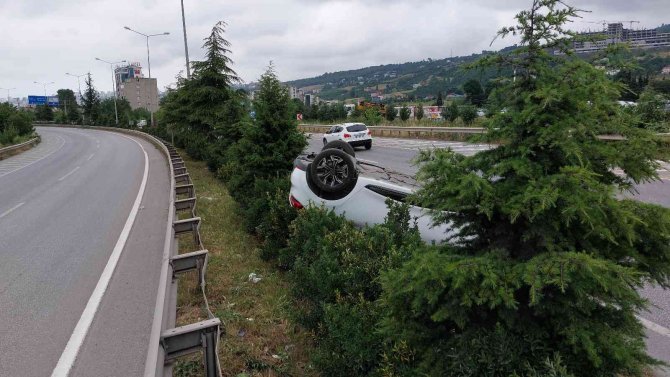 Samsun’da Otomobil Takla Attı: 2 Yaralı