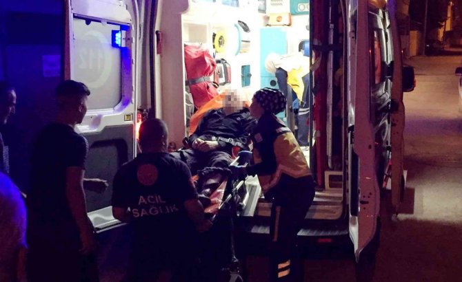 Önce Alkol Aldılar, Sonra Kavga Ettiler: 1 Yaralı