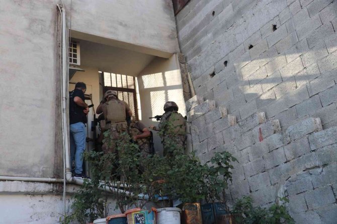 Şanlıurfa’da Eş Zamanlı Uyuşturucu Operasyonu: 28 Gözaltı