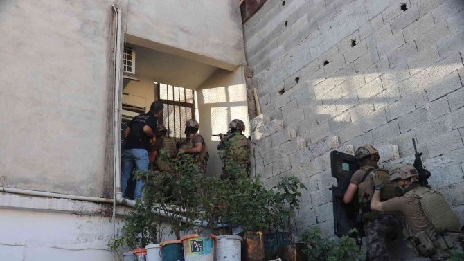 Şanlıurfa’da Eş Zamanlı Uyuşturucu Operasyonu: 28 Gözaltı