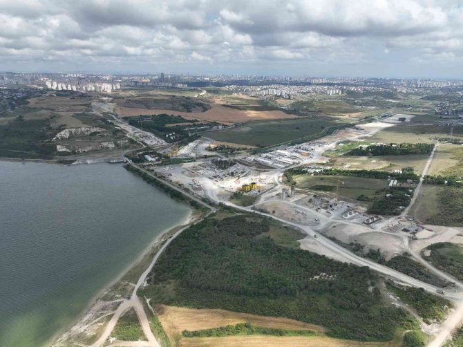 Kanal İ̇stanbul Projesi’nin İlk Köprüsü Yükseliyor