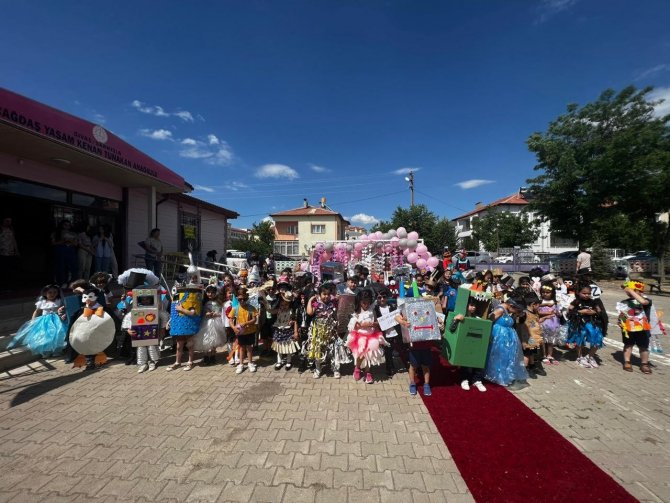 Minikler Atık Malzemelerle Defile Yaptılar