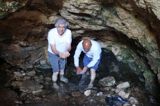 İ̇çi Su Dolu Gizemli Mağara Keşfedilmeyi Bekliyor