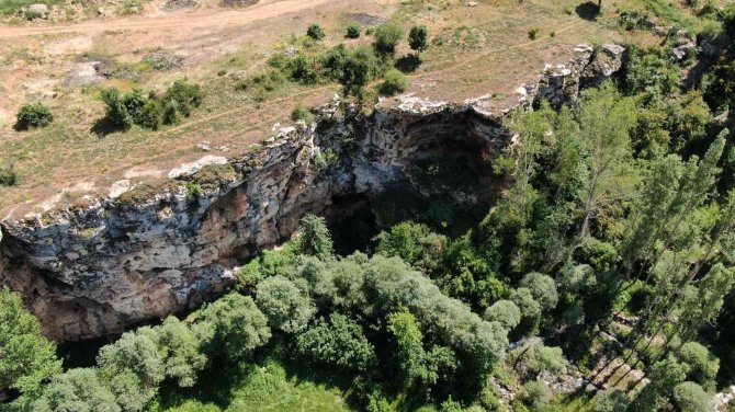 İ̇çi Su Dolu Gizemli Mağara Keşfedilmeyi Bekliyor