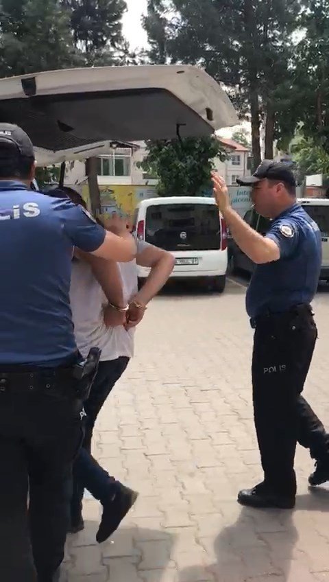 Bursa’da Park Halindeki Araçtan Kredi Kartı Çalan Hırsız Otelde Yakalandı