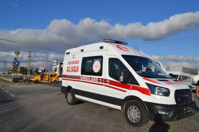 Kırmızı Işık İhlali Kazaya Neden Oldu: 1 Yaralı