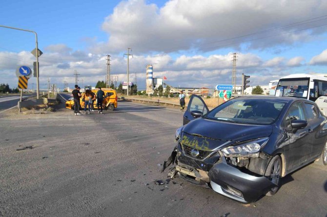 Kırmızı Işık İhlali Kazaya Neden Oldu: 1 Yaralı