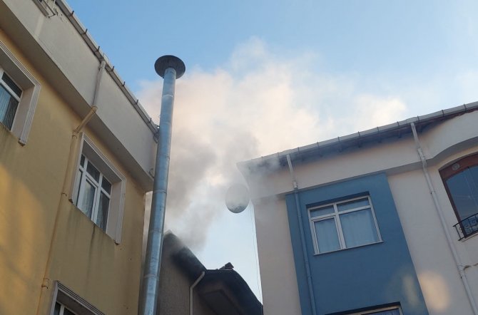 Öğrenci Evinde Çıkan Yangını Film Gibi İzlediler