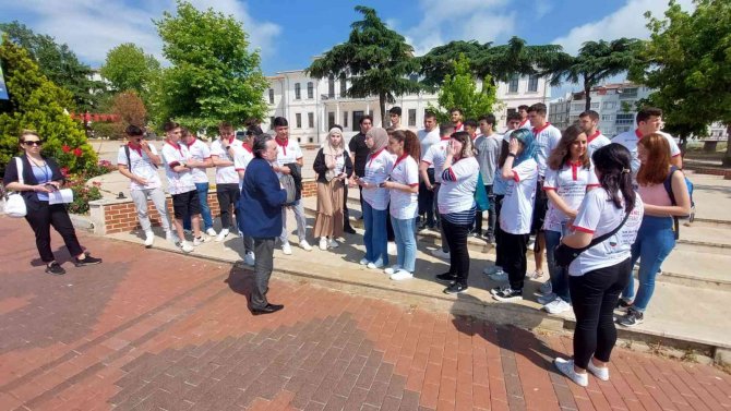 Tekirdağ’da Bulgar Ve Yunan Turistler İçin 4 Dilde Rehberler Sahaya İndi