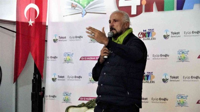 Kitap Fuarında Ünlü Yazarlara Yoğun İlgi