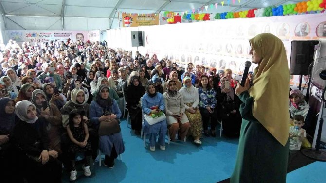 Kitap Fuarında Ünlü Yazarlara Yoğun İlgi