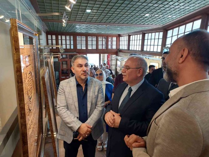 ‘Ahşap Dile Geldi’ Sergisi Hünkar Kasrı’nda Açıldı