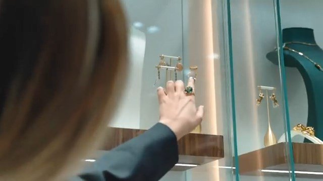 Ukraynalı Mankenler, Canlı Müzikler İle 100 Milyon Dolar Buhar Oldu