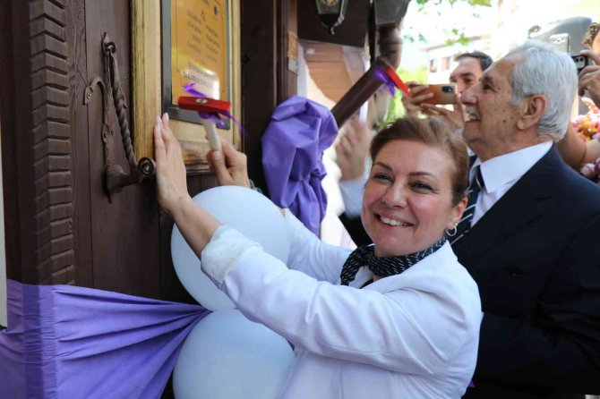 200 Yıllık Tarihi Konağa "En İ̇yi Restore Edilen Ev Ödülü" Plaketi