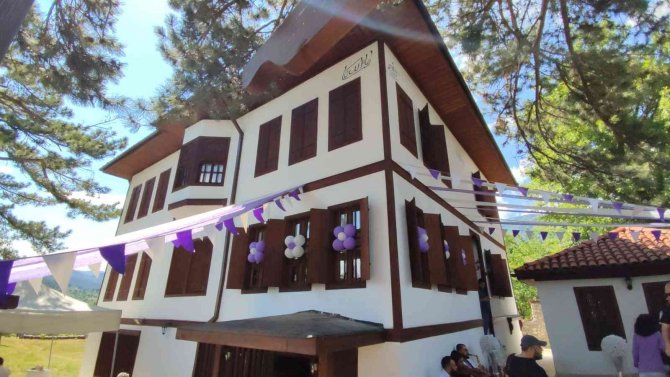 200 Yıllık Tarihi Konağa "En İ̇yi Restore Edilen Ev Ödülü" Plaketi