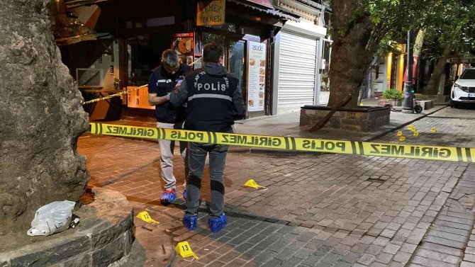Üsküdar’da Husumetli 2 Grup Birbirlerine Kurşun Yağdırdı: 2 Yaralı