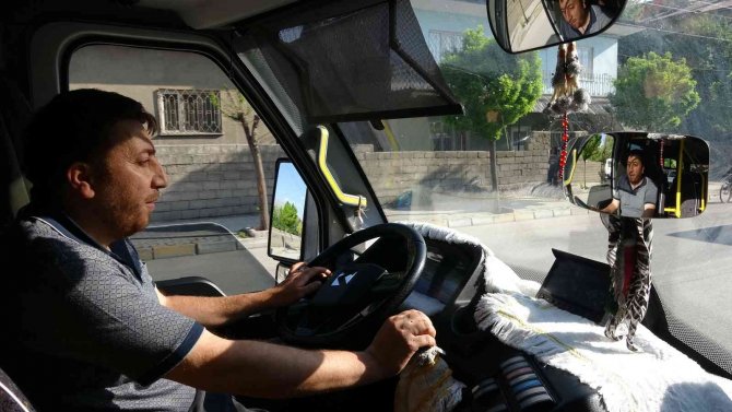 Halk Otobüsü Şoförü Bayılan Kadın Yolcuyu Hastaneye Ulaştırdı