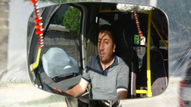 Halk Otobüsü Şoförü Bayılan Kadın Yolcuyu Hastaneye Ulaştırdı