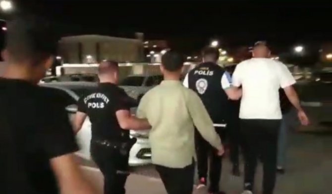 Van Polisi 1 Milyon 500 Bin Tl Haksız Kazanç Sağladığı Tespit 14 Şüpheliyi Gözaltına Aldı