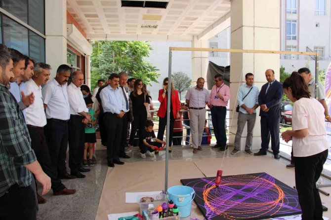 Yusuf Gökçenay Bilim Ve Sanat Merkezi Öğrencileri Projelerini Sergiledi