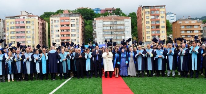Zbeü, Zonguldak Meslek Yüksekokulu Mezunlarını Verdi
