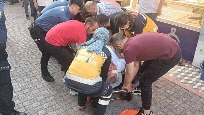 Kavgayı Ayırmak İsterken Hastanelik Oldu