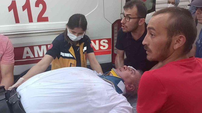 Kavgayı Ayırmak İsterken Hastanelik Oldu