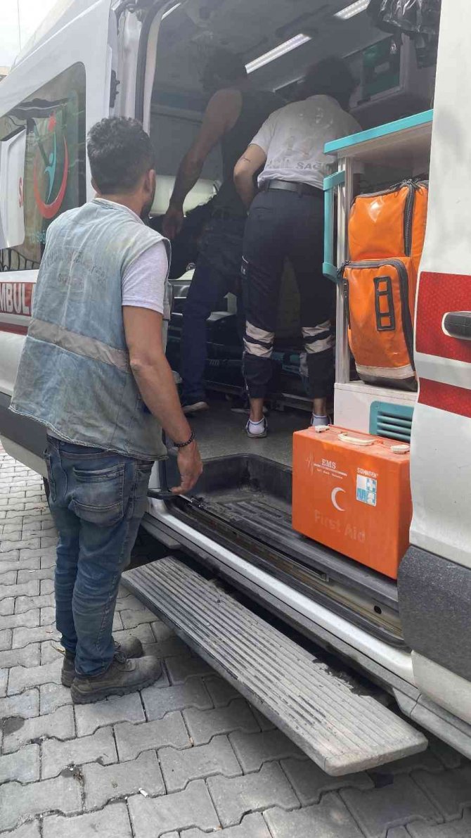 Su Tesisatını Yapan İşçi Elektrik Akımına Kapıldı