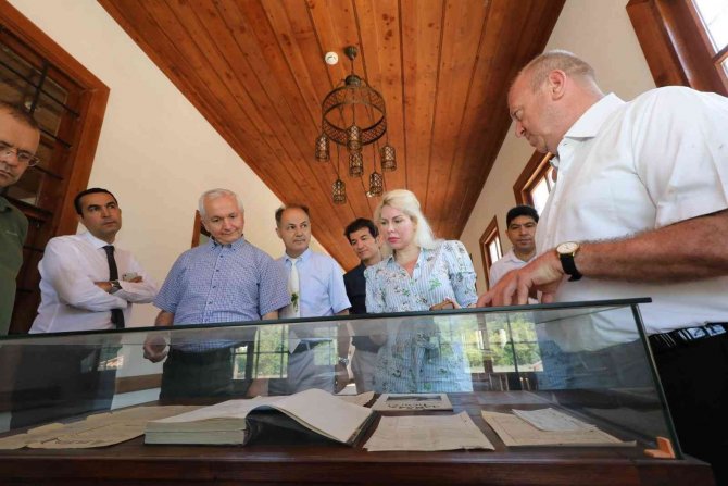 Rektör Özkan: "Üniversitemiz Ve Batem, Araştırmalarıyla Antalya Tarımına Öncü Olmaya Devam Ediyor"