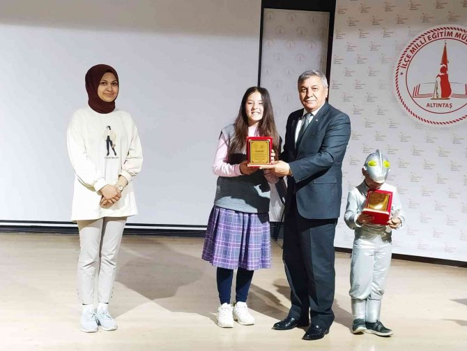 Altıntaş’ta Tiyatro Şenliği Ödül Töreni