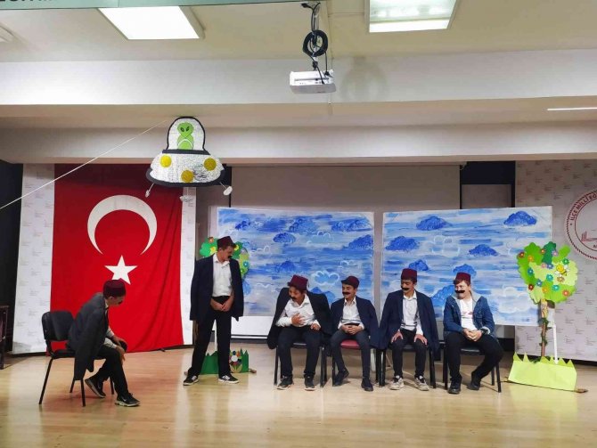 Altıntaş’ta Tiyatro Şenliği Ödül Töreni