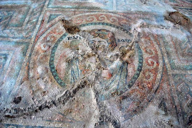 Amasya’da Bereketi Temsil Eden Bin 700 Yıllık ‘Tanrıçalı Mozaik’ Müzeye Taşınacak