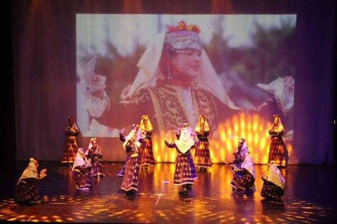 Anadolu Halk Dansları Tskm’de Buluştu