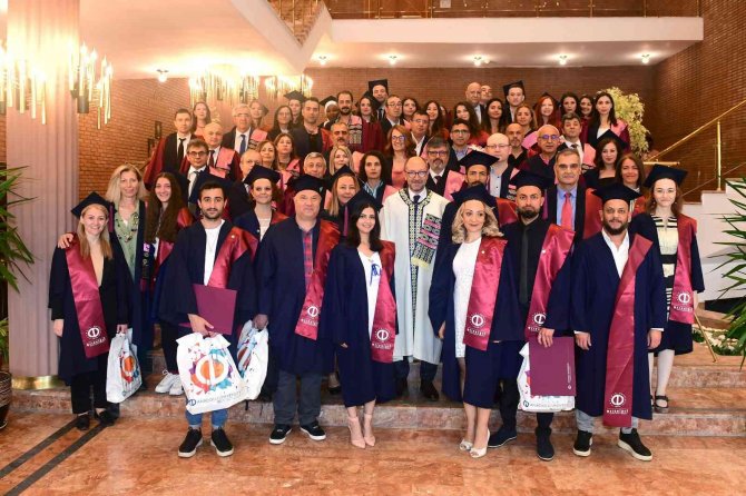 Anadolu Üniversitesi Lisansüstü Mezunlarını Uğurladı