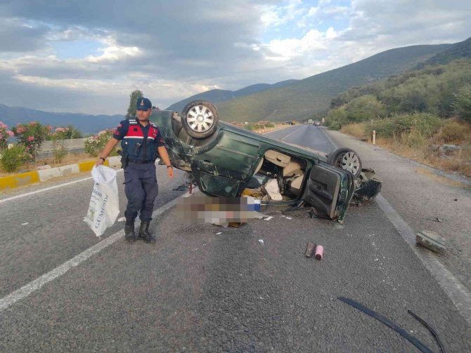 Aydın’da Karşı Şeride Geçen Otomobil Takla Attı: 1 Ölü, 4 Yaralı