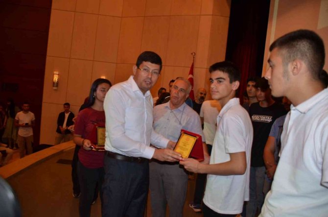 Nazilli’de Başarılı Öğrenciler Ödüllendirildi