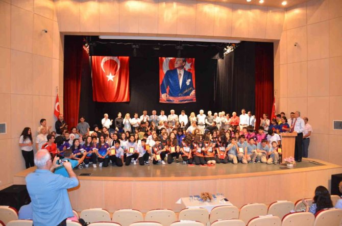 Nazilli’de Başarılı Öğrenciler Ödüllendirildi