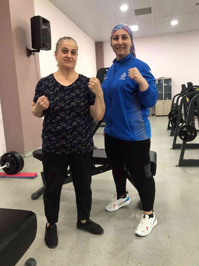 Azmetti, 5 Ayda 21 Kilo Verdi