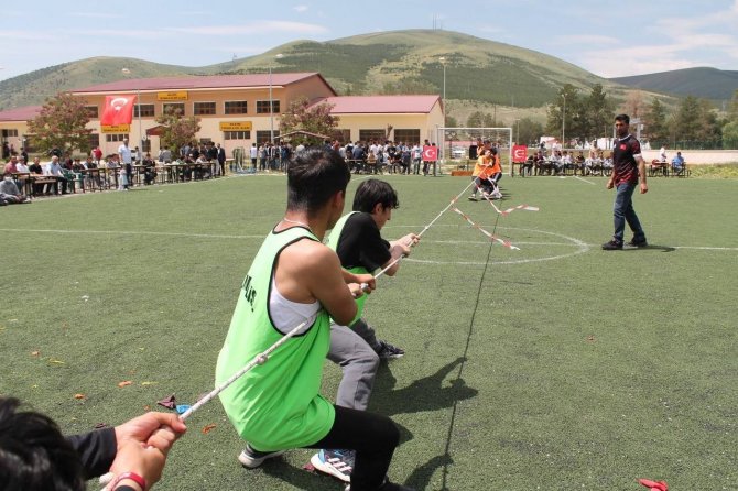 Bahar Şenliğinde Liseliler Doyasıya Eğlendi