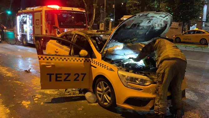 Bahçelievler’de Ticari Taksi Alev Alev Yandı