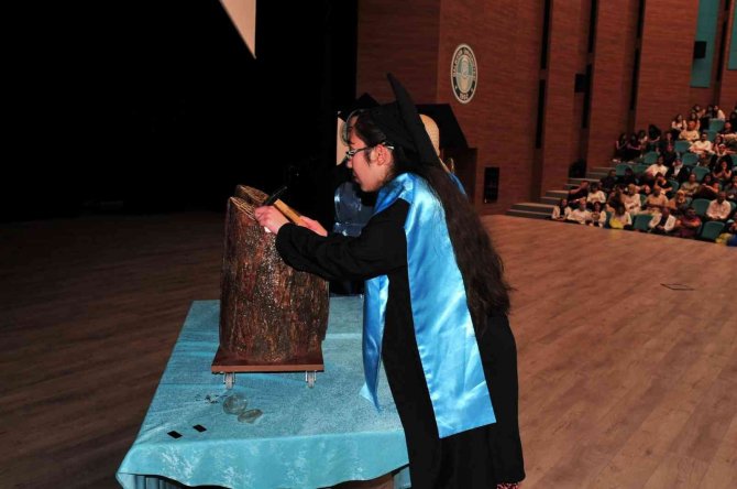 Baün Sağlık Bilimleri Fakültesinde Mezuniyet Sevinci