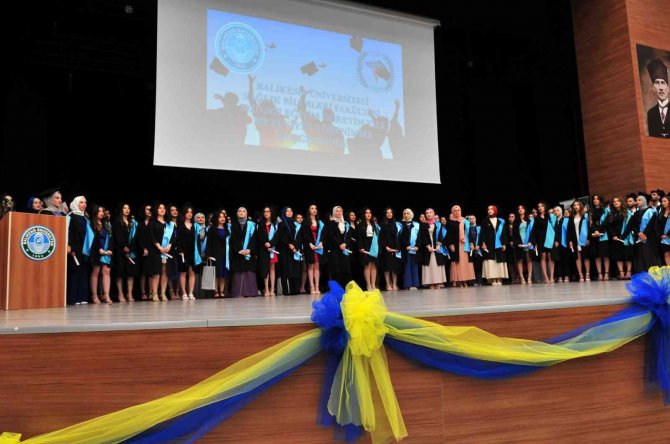 Baün Sağlık Bilimleri Fakültesinde Mezuniyet Sevinci