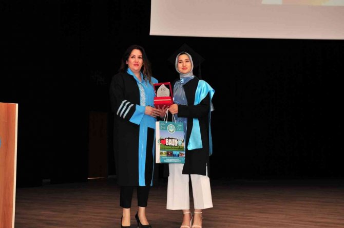 Baün Sağlık Bilimleri Fakültesinde Mezuniyet Sevinci