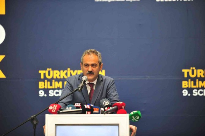 Bakan Özer: "Katma Değeri Yüksek Olan Ürünler Üretemezseniz Dünya İle Rekabet Edebilmeniz Mümkün Değil"