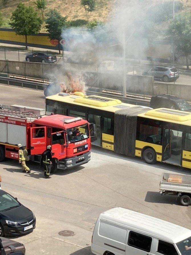 Halk Otobüsü Bir Anda Alev Topuna Döndü, Facia Teğet Geçti