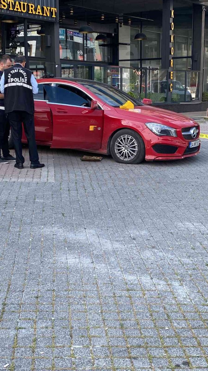 Büyükçekmece’den Silah Sesleri Yükseldi, Lüks Araç Ve İş Yerleri Zarar Gördü