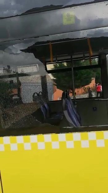 Pendik’te İ̇ett Otobüsünün Camı Patladı, Yolcular Ortada Kaldı