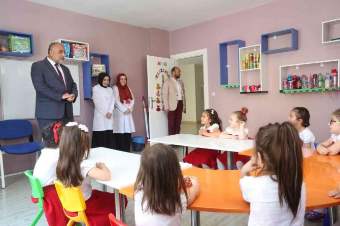 Miniklerin Mezuniyet Heyecanı