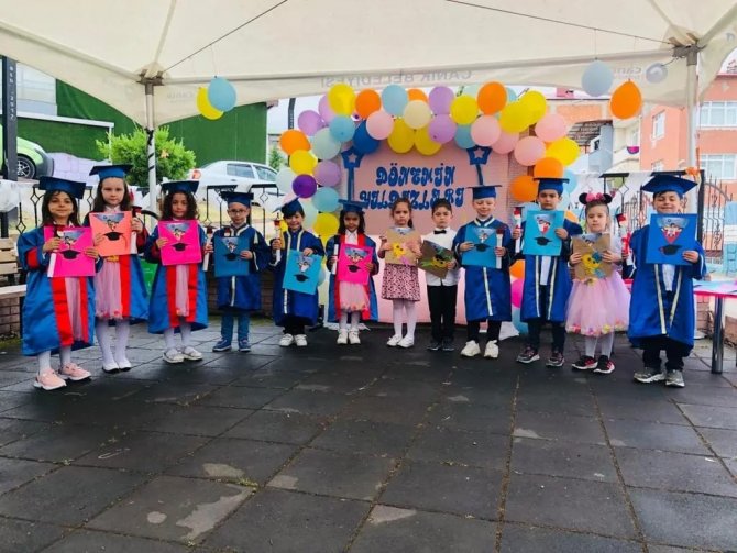 Miniklerin Mezuniyet Heyecanı